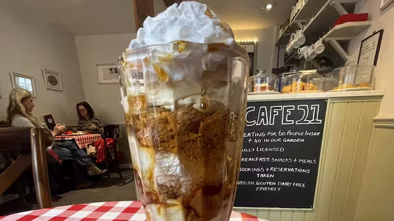 Café 21 Colchester – Vegan Biscoff Sundae and Cosy Café Food