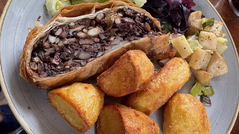Donkey and Buskins Lunch – Best Vegan Sunday Roast?